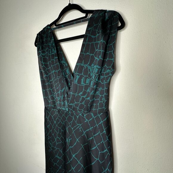 REISS Bebe Black & Green Print Flowy Maxi Sleeveless Deep V-Neck Front & Back 8 - Picture 7 of 13